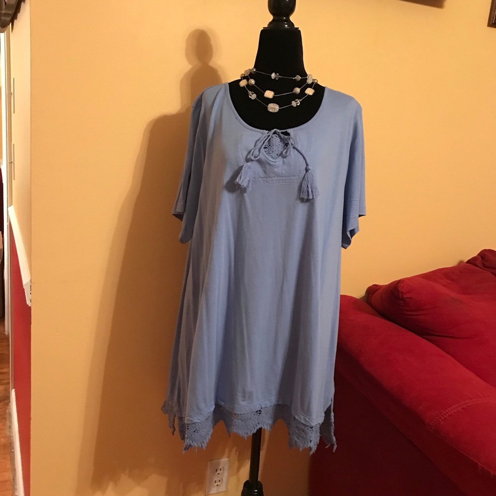 .🌻. Lovely Tunic with Lace Trim.